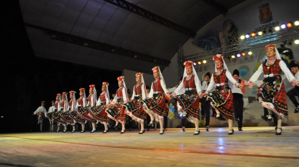 БНР - Ансамбъл "Златна Тракия" - Хасково отбелязва 35 години с грандиозен концерт